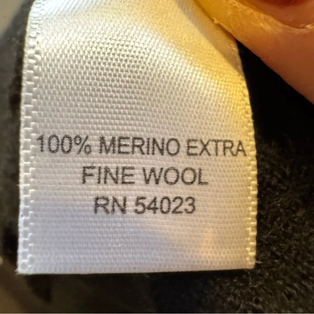 Banana Republic 100% Merino Wool V-Neck Sweater